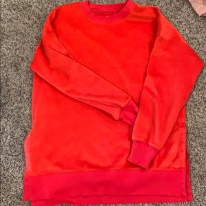 Red crew neck / sweatshirt